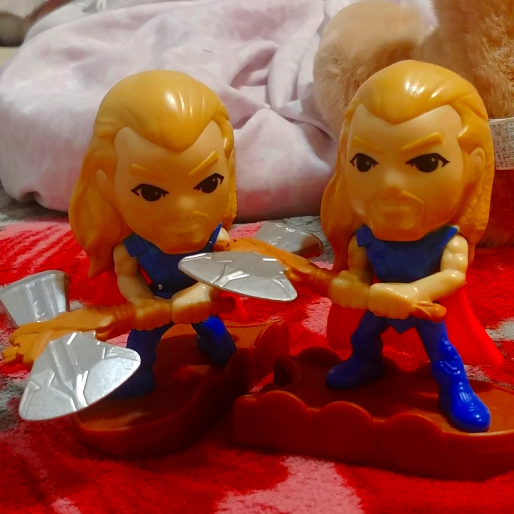 2 Thor McDonalds & Marvel action figure